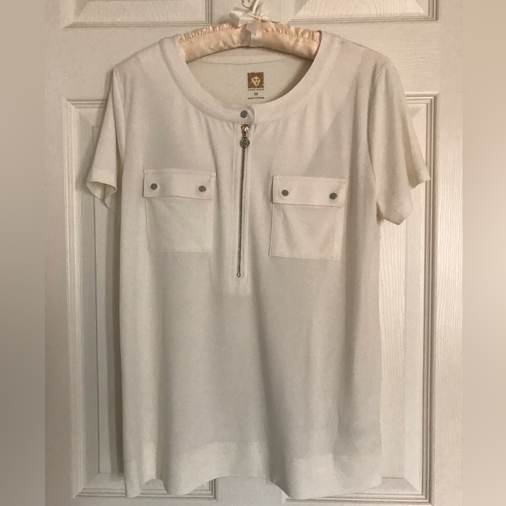 Off-white Short Sleeve Top with Zipper Detail